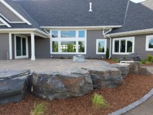 Duanes-patio-with-fire-rock-and-outcropping-boulders